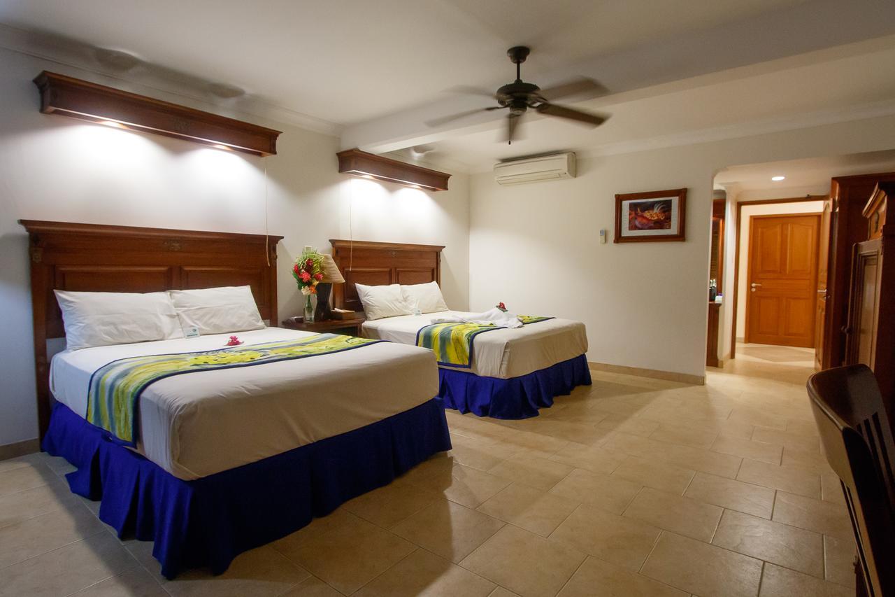 Manta Ray Bay Resort Colonia Exterior foto