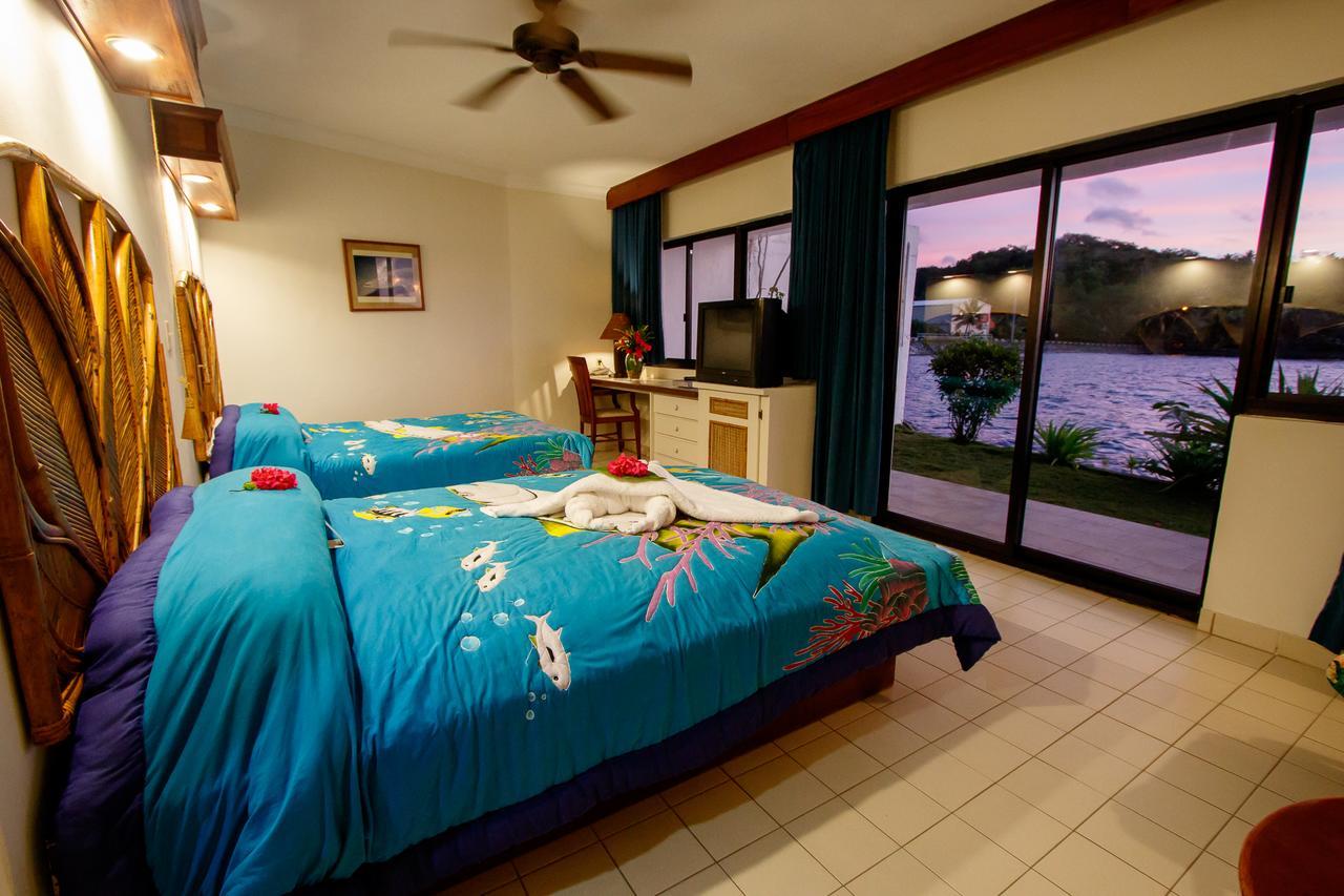 Manta Ray Bay Resort Colonia Exterior foto