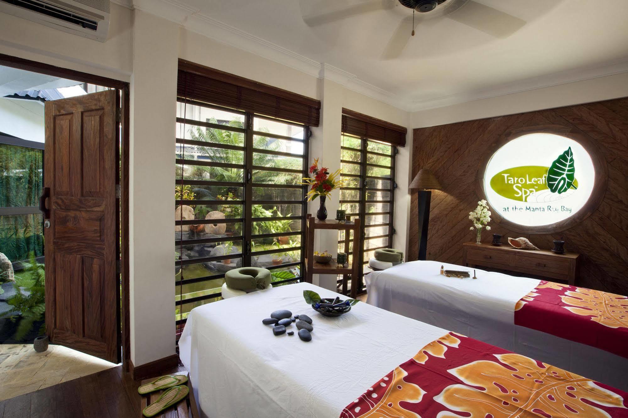 Manta Ray Bay Resort Colonia Exterior foto